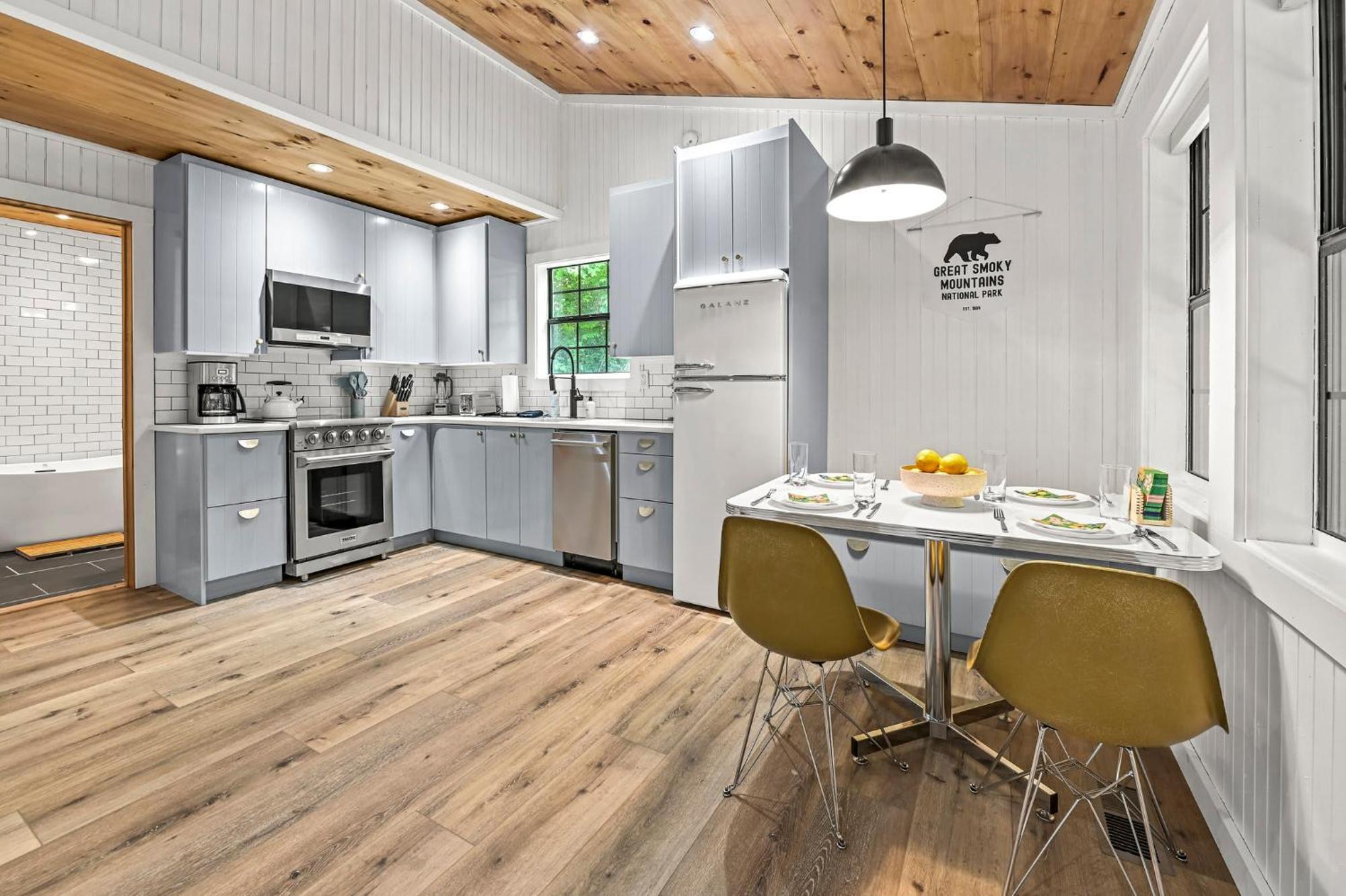 Smoky Mountains Hut Tub Cabin Dog Friendly Sevierville Εξωτερικό φωτογραφία